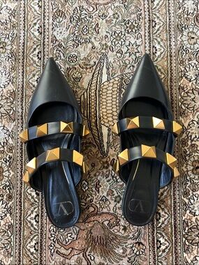 Valentino Roman stud Black Leather Pointed Mules with Gold Pyramid Studs (39)
